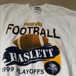 VINTAGE FOOTBALL CREWNECK 🏈